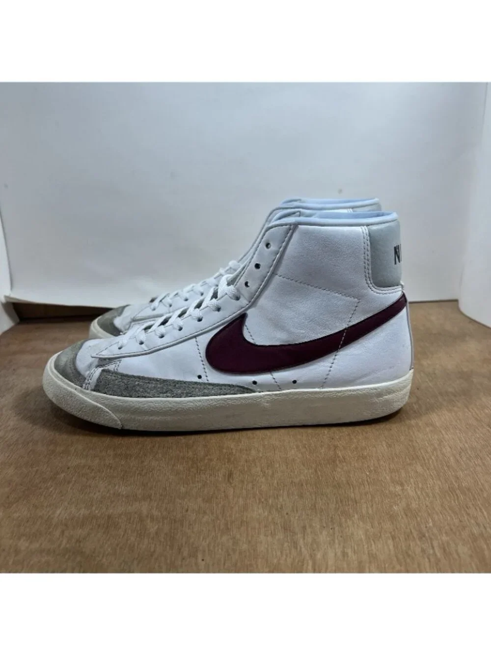 Nike Blazer Mid '77 White Red Burgundy Sneakers BQ6806-120 Mens Size 8.5